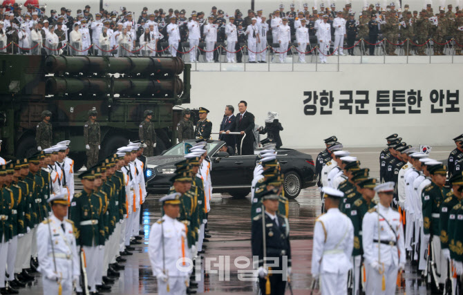 국군의날 부대 사열하는 윤석열 대통령                                                                                                                                                              