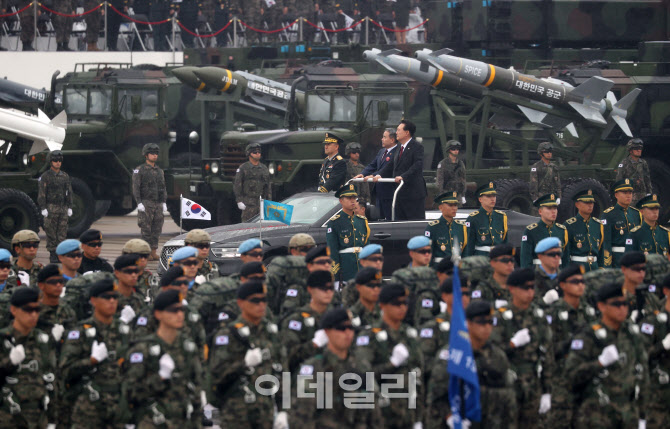 서울공항에서 부대 사열하는 윤석열 대통령                                                                                                                                                          