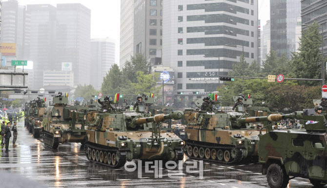 세종대로로 입장하는 국군 기계화부대                                                                                                                                                               