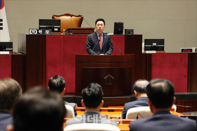 국민의힘 '긴급 의총'에서 발언하는 김기현                                                                                                                                                