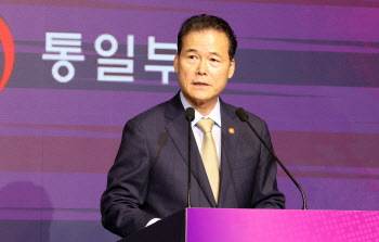 통일부장관 “尹정부 이산가족문제 우선 해결 입장”