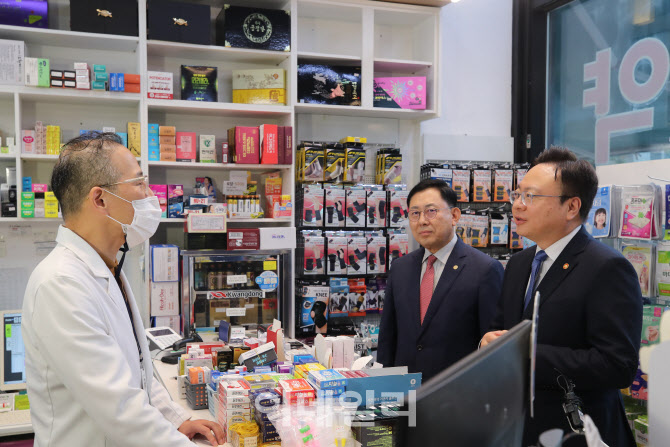 보건복지부 추석 연휴 기간의 약국 운영 상황 점검                                                                                                                                                   