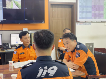 현장 애로사항 경청하는 남화영 소방청장