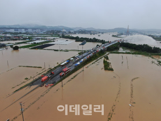 "살려줘 제발"…막을 수 있었던 `人災` 오송 참사