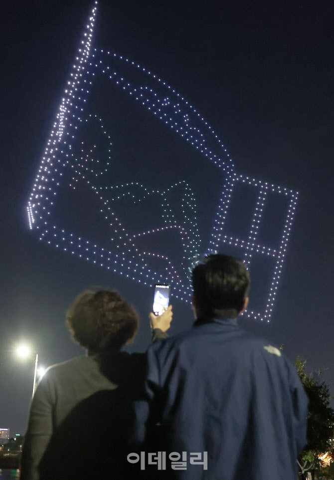 가을 밤하늘 수놓는 드론쇼                                                                                                                                                                         