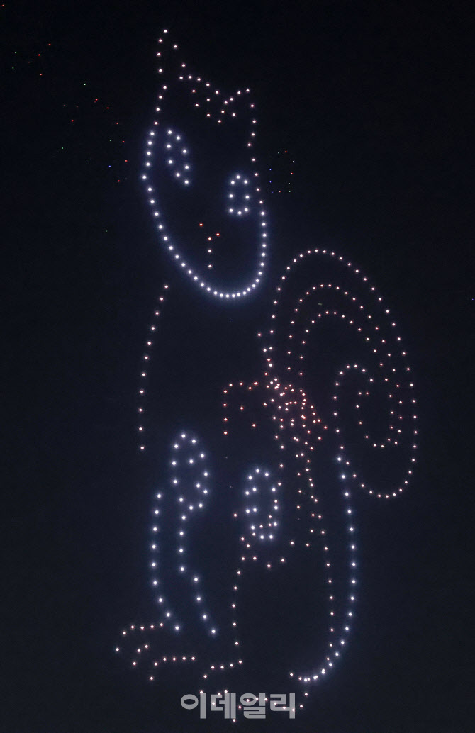 가을 밤하늘에 나타난 다람쥐                                                                                                                                                                       