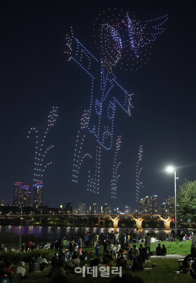 가을밤하늘에 펼쳐진 허수아비와 벼                                                                                                                                                                 