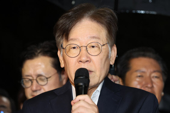 돌아온 이재명, '숙제' 어떻게 풀어 갈까[국회기자 24시]