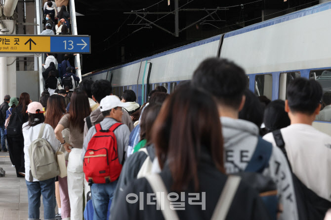 북적이는 서울역                                                                                                                                                                                   