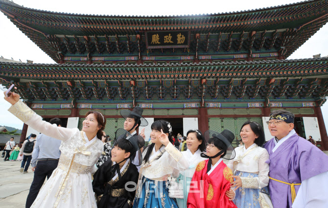 연휴 마지막 날 가족들끼리 기념촬영                                                                                                                                                                