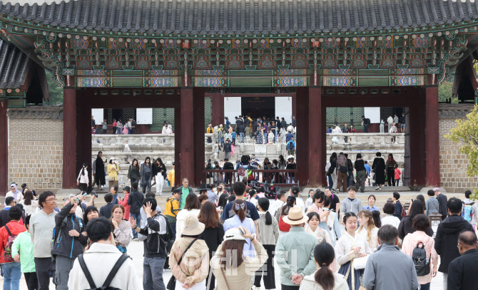 연휴 마지막 날 북적이는 경복궁                                                                                                                                                                    