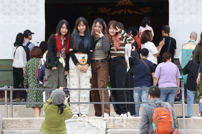 친구들과 기념촬영                                                                                                                                                                                 