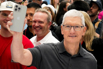 애플 CEO, 2년 만에 최대 주식 매각…500억원대 현금화
