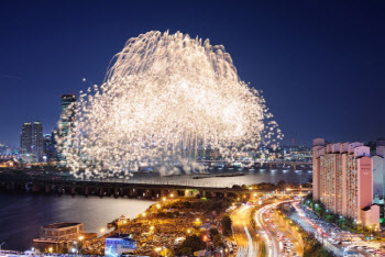 오늘 '여의도 불꽃축제' 100만 인파…지하철 무정차·주변 도로 통제