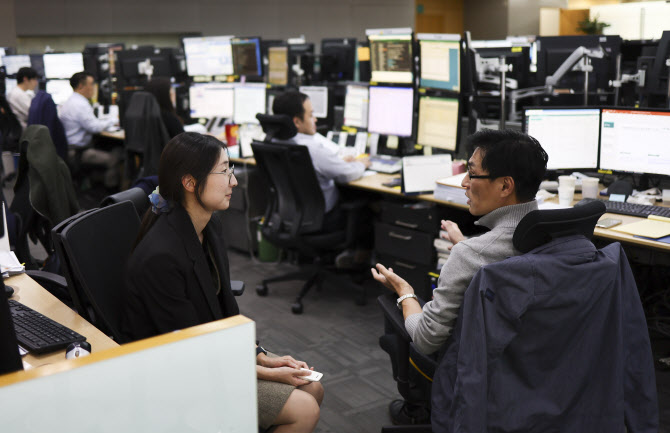 美 고금리 여파에 국내외 펀드 모두 약세