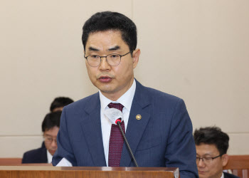 국세청장 “세입여건 고려 세수치밀 관리…고액체납자 징수활동 강화”