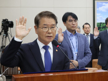 이정식 고용장관 “근로시간 설문 결과 곧 발표…제도 보완 방향 마련”