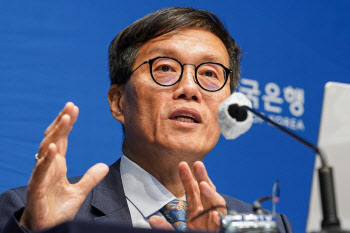 기준금리 6연속 동결했지만…주담대 금리 더 오른다