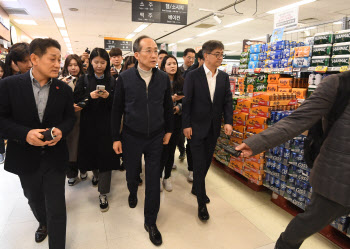 추경호 "'슈링크플레이션' 정직한 경영 아냐…알권리 강화 방안 검토"