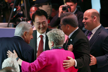 이형희 서울상의 부회장, 기업인 대표로 APEC 정상과 대화