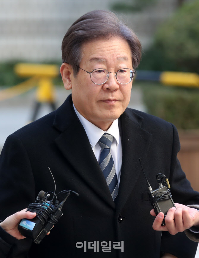  서울중앙지법 출석하는 이재명 대표                                                                                                                                                                