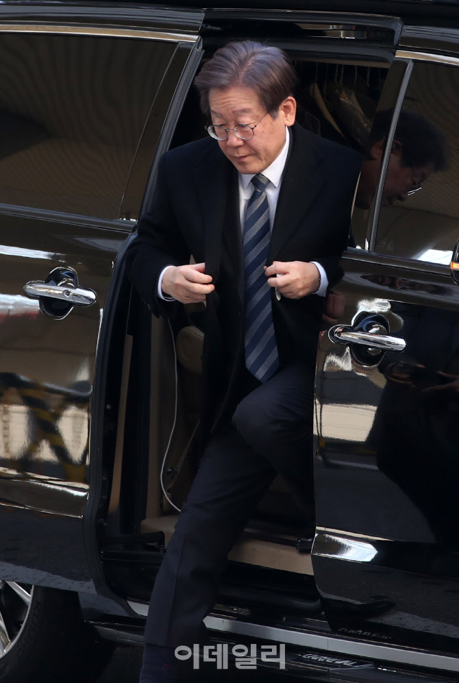  서울중앙지법 출석하는 이재명 대표                                                                                                                                                                