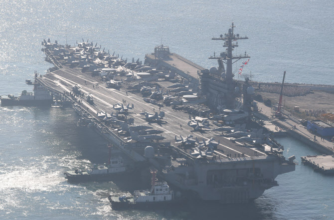 부산 입항하는 美 핵추진 항공모함 칼빈슨함                                                                                                                                                               