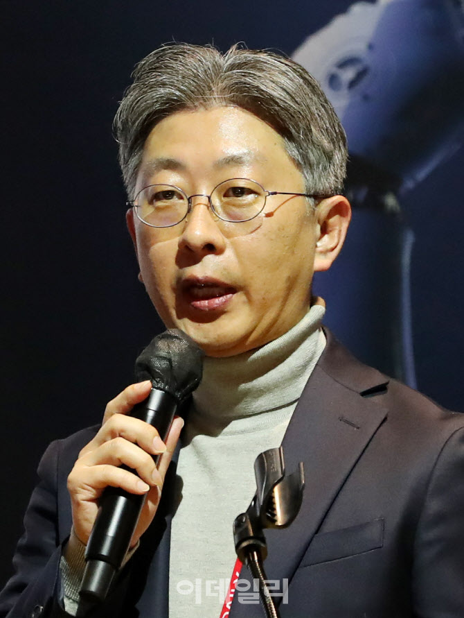 AI 페르소나 성큼                                                                                                                                                                                  