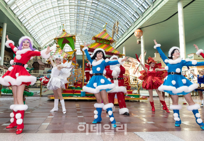  롯데월드 크리스마스 퍼레이드                                                                                                                                                                     