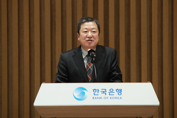 금통위 떠나는 박춘섭…"가계부채·구조개혁, 다른 자리에서 고민"