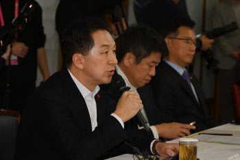 고위당정협의회에서 발언하는 김기현 대표