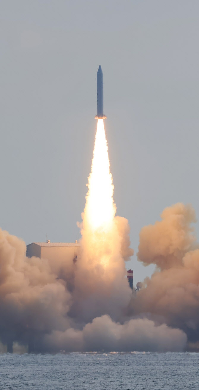  제주 해상서 고체연료 우주발사체 3차 시험발사                                                                                                                                                     