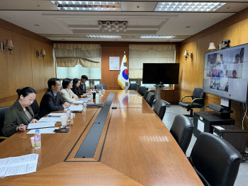 외교부, ‘재외공관 조기경보시스템’ 점검...요소수 사태  대응 논의