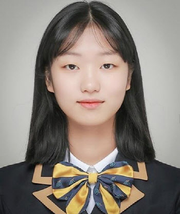 ‘불수능’ 속 유일한 수능 만점 유리아 양 "기출문제 많이 풀었다"