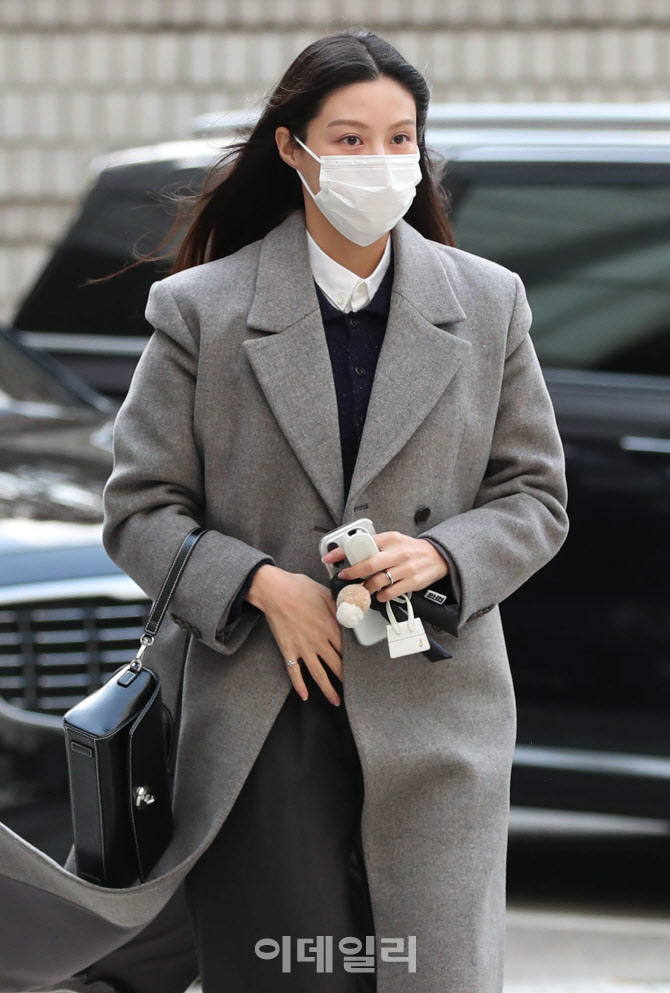 '법원 들어가는 조민'                                                                                                                                                                    