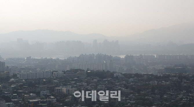 미세먼지 가득한 서울 도심                                                                                                                                                                         