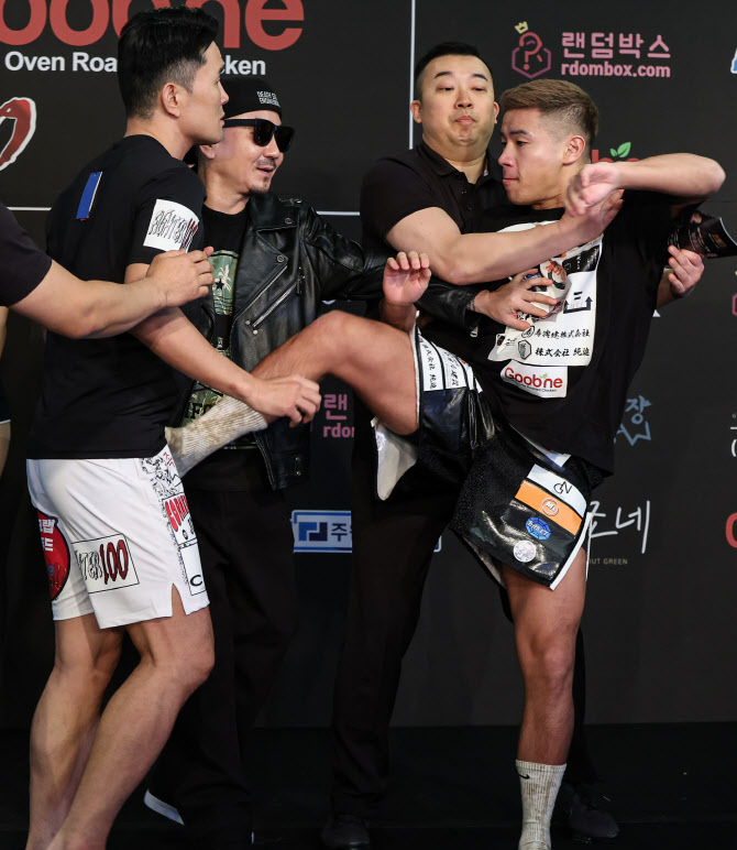 윤형빈·쇼유니키 '두고보자'                                                                                                                                                             