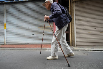 "日, 2050년엔 노인 5명중 1명 ‘홀로’ 죽음 맞이"