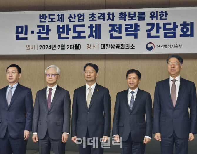 곽노정 SK하이닉스 사장 "HBM3E, 계획대로 올 상반기 양산"