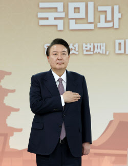 尹 "군사시설보호구역 1억 300만평 해제…충남 미래 모빌리티 지원"