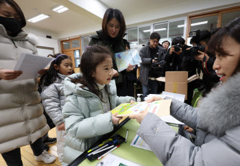 '동네 취학생 0명'…초등학교 157곳 예비소집 못 열어