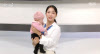 ‘안경 앵커’ 임현주, 170일 된 딸 안고 생방송 “놀라셨죠?”