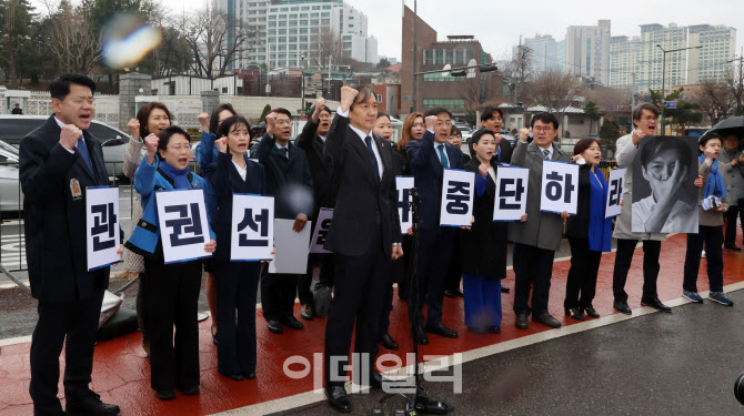 ‘檢개혁파’ 앞세운 조국, 정권 비판 기자회견                                                                                                                                                      
