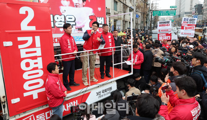 한동훈, 선거운동 첫날 강행군…“‘국민’만 보고 찍어라”                                                                                                                                          