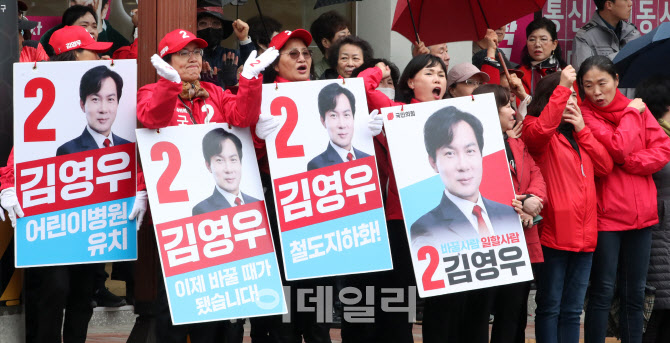 선거운동 본격 시작                                                                                                                                                                                