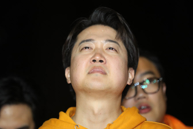  기뻐하는 이준석 후보                                                                                                                                                                             
