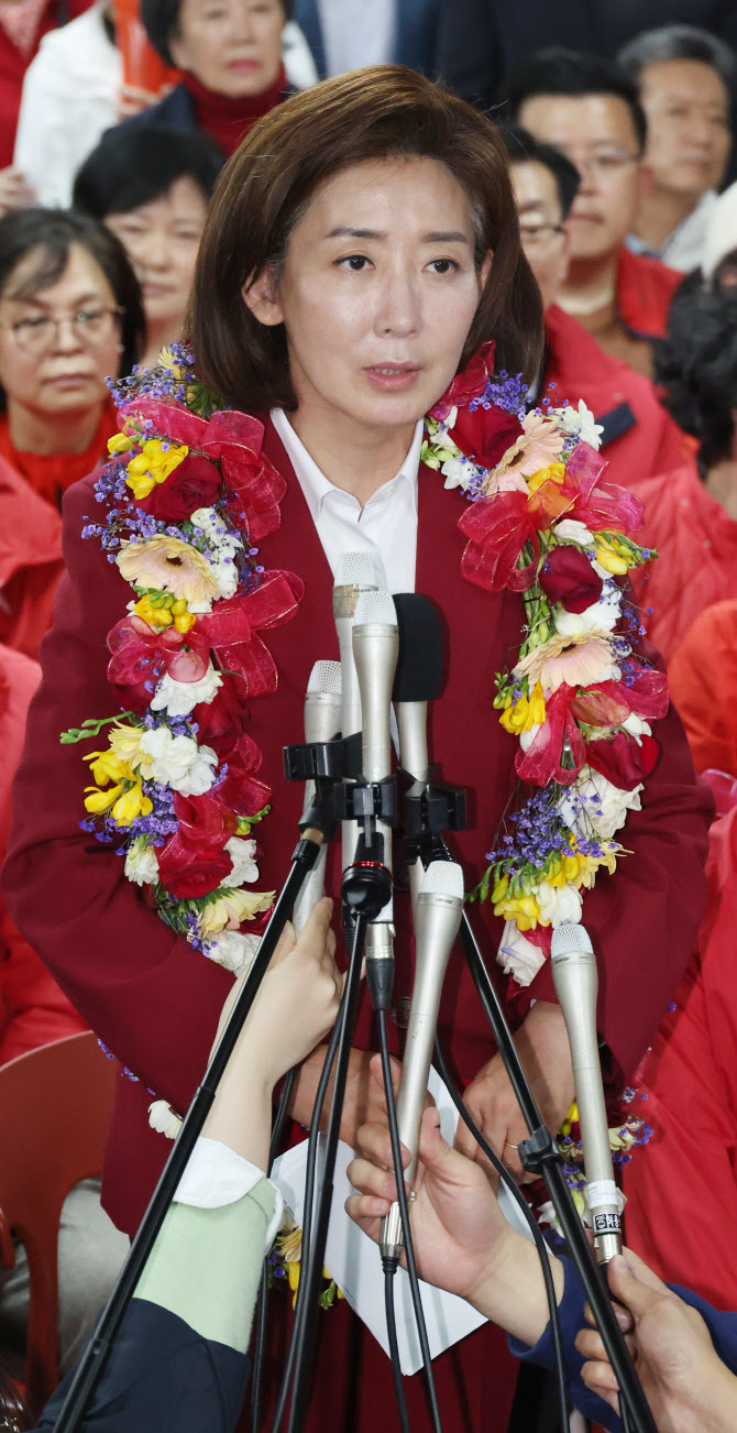  소감 말하는 나경원 후보                                                                                                                                                                          