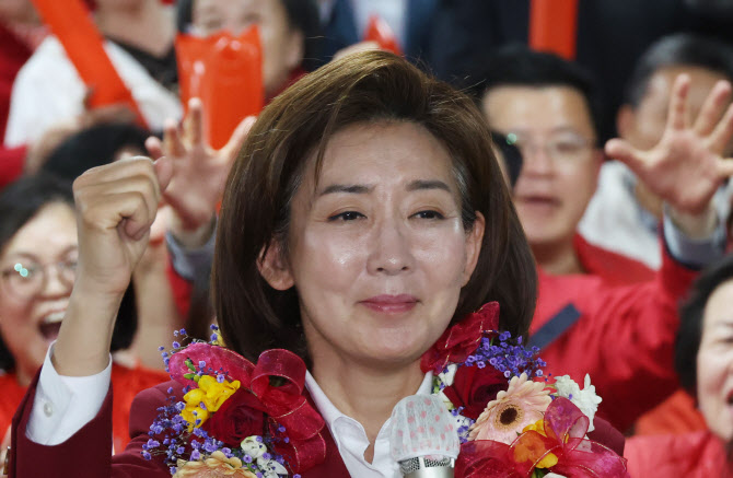 기뻐하는 나경원 후보                                                                                                                                                                             