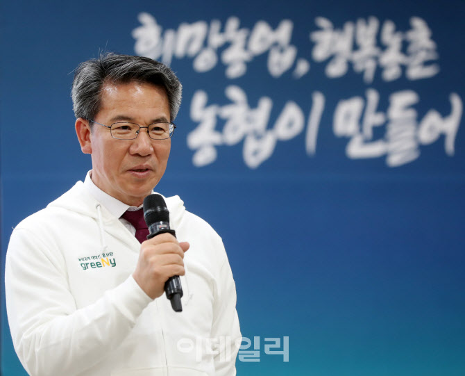 [포토] 홍보단 축사하는 박서홍 농업경제대표