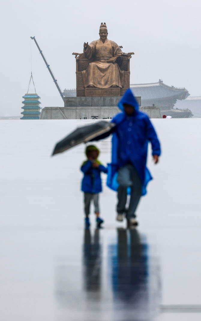  봄비 내리는 서울                                                                                                                                                                                 